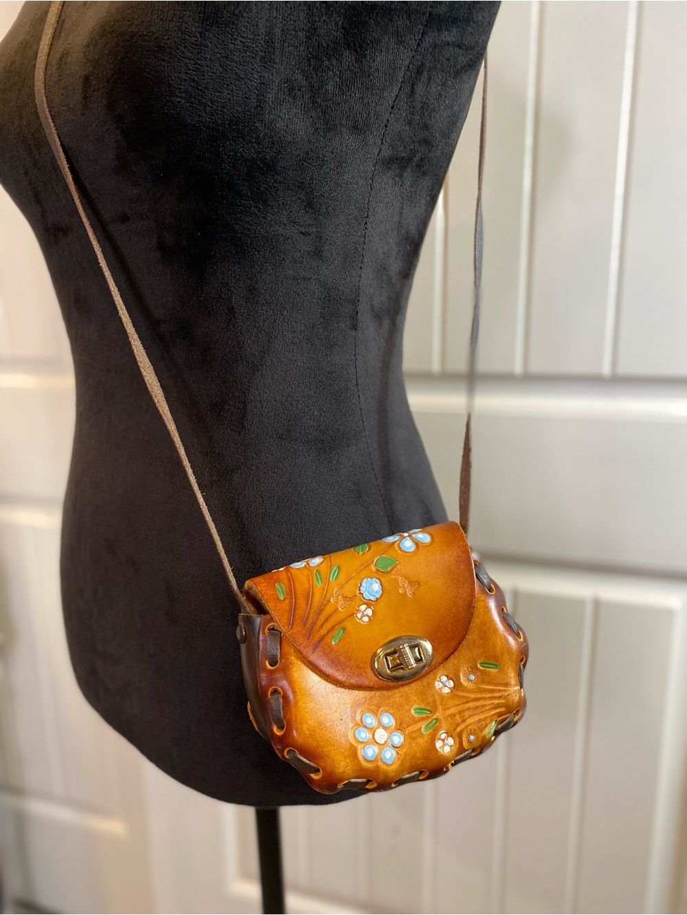Vintage Mini Handtooled Floral Leather Crossbody Bag in Honey Brown - Picture 2 of 13
